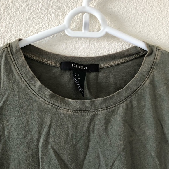 Forever 21 olive green light rustic tie dye crop T-shirt size small - Picture 3 of 5